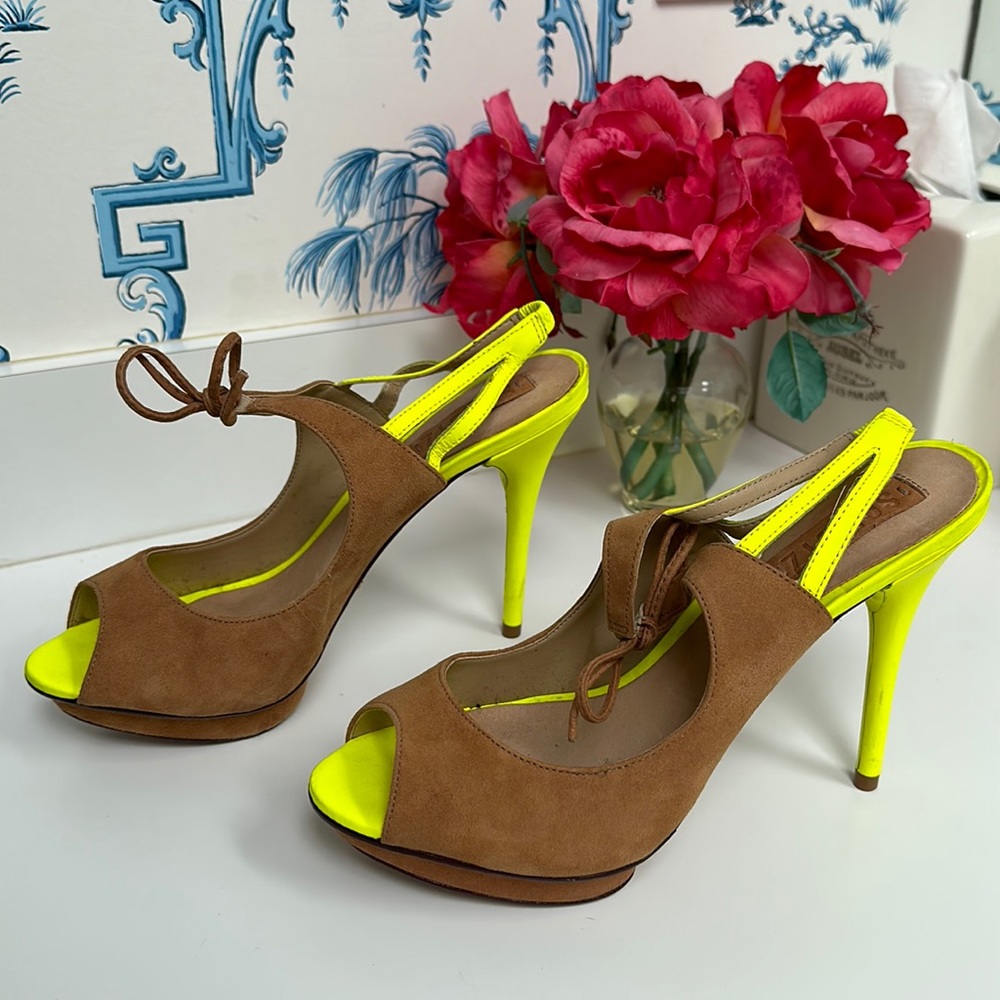 SCHUTZ Sz 9 neon yellow and tan heels